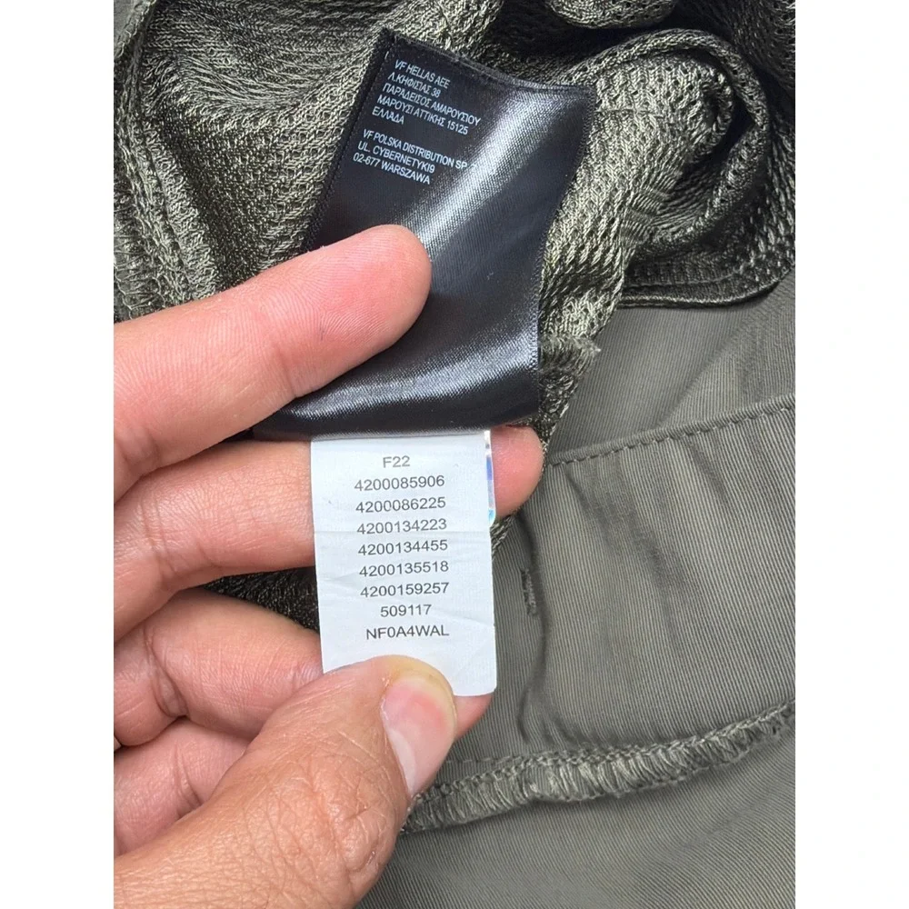 The North Face Mens Convertible Hiking Pants Zip Off Green Khaki Size 38x30‎
